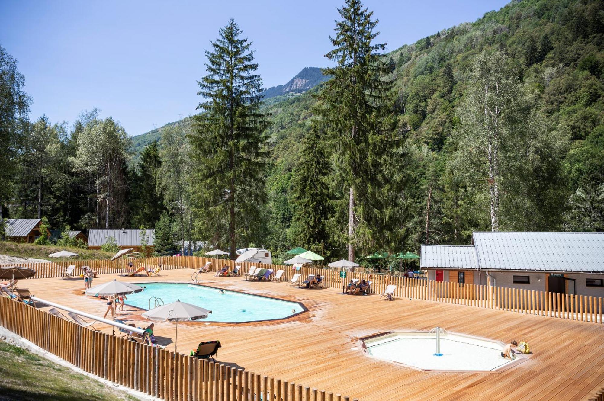 Huttopia Bozel En Vanoise Екстериор снимка